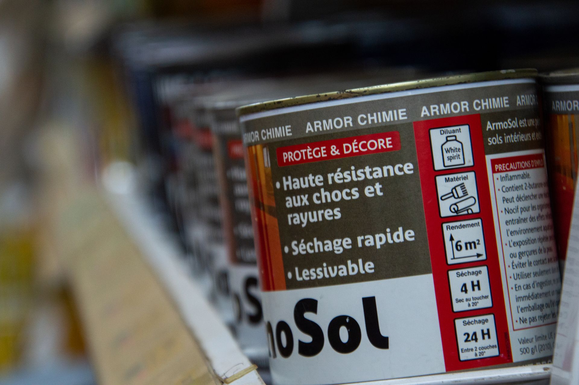 Pot pour les produits de traitement et de maintenance